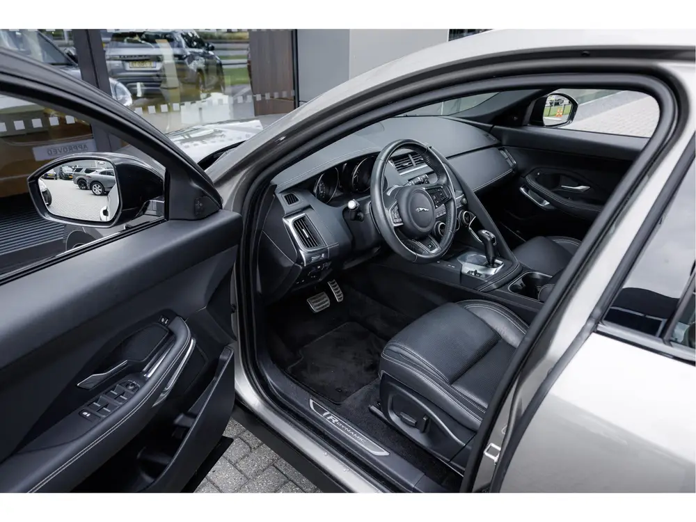 Jaguar E-Pace P250 AWD R-Dynamic S uit 2019, foto 18