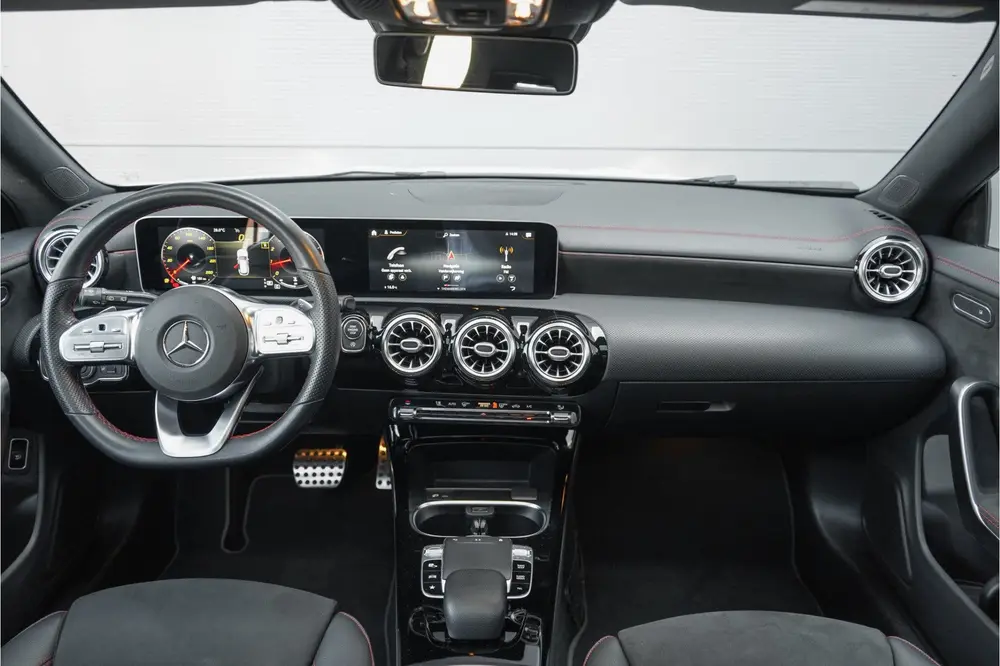 Mercedes-Benz CLA 200 Business Solutio uit 2020, foto 2