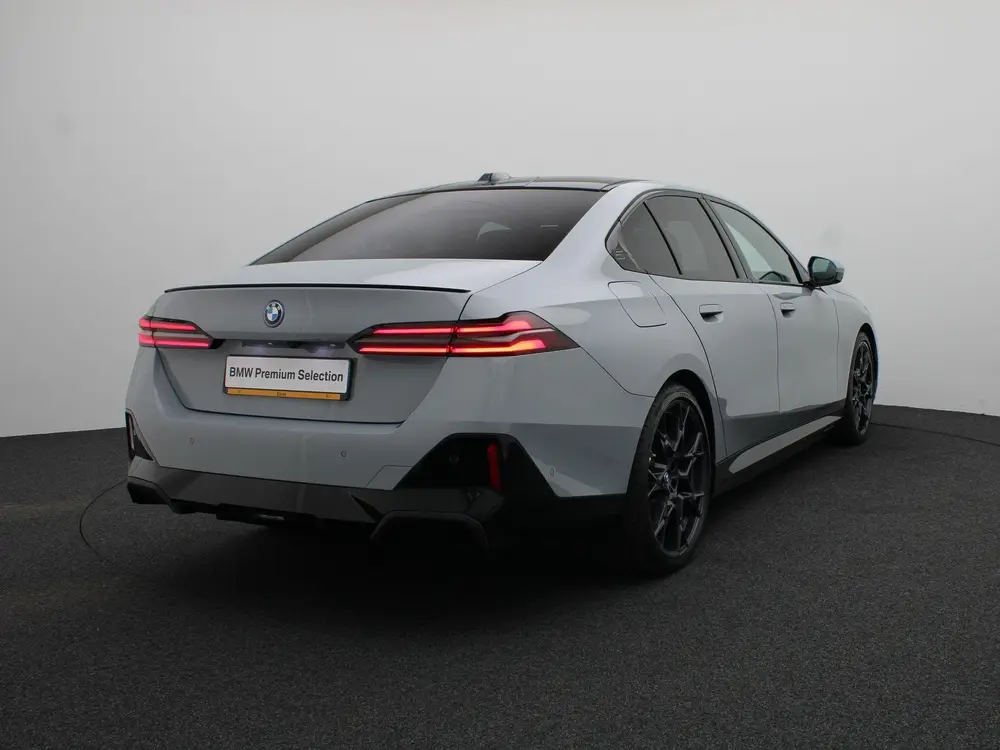 BMW i5 eDrive40 M Sport Edition uit 2025, foto 2