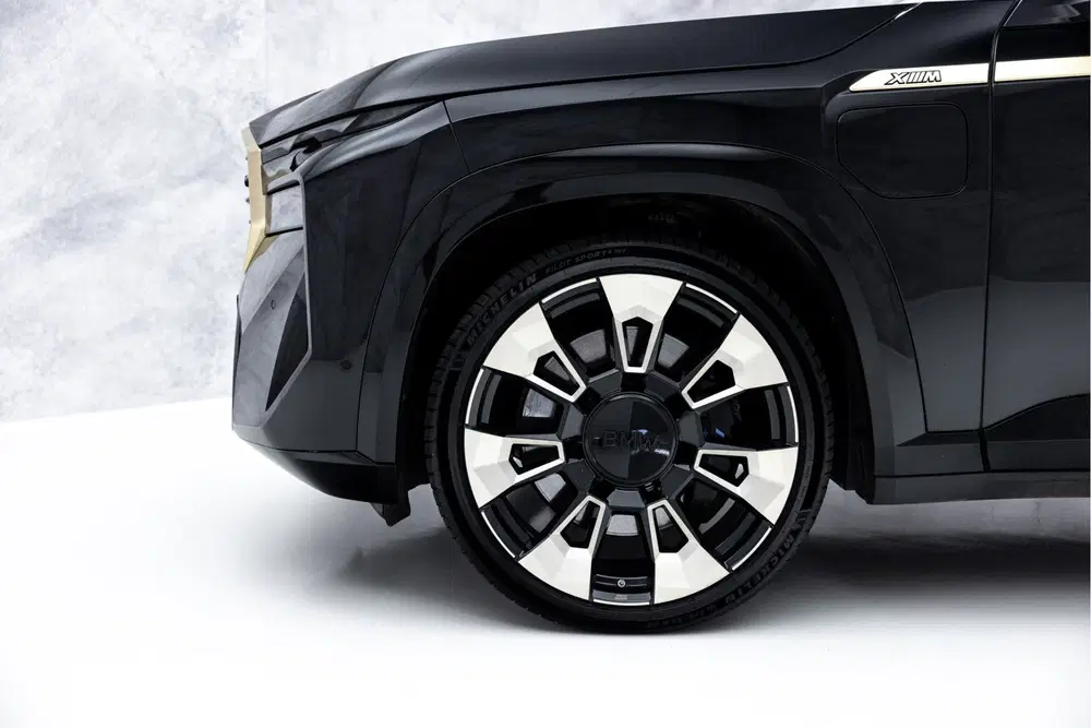 BMW XM 4.4 V8 PHEV 30 kWh uit 2023, foto 11
