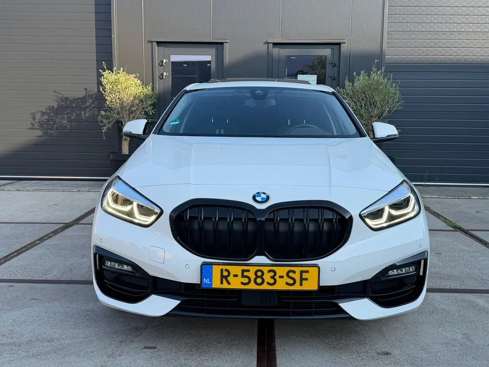 BMW 1-serie 118i Auto Panoramadak SportLine Virtual NA uit 2022, foto 3