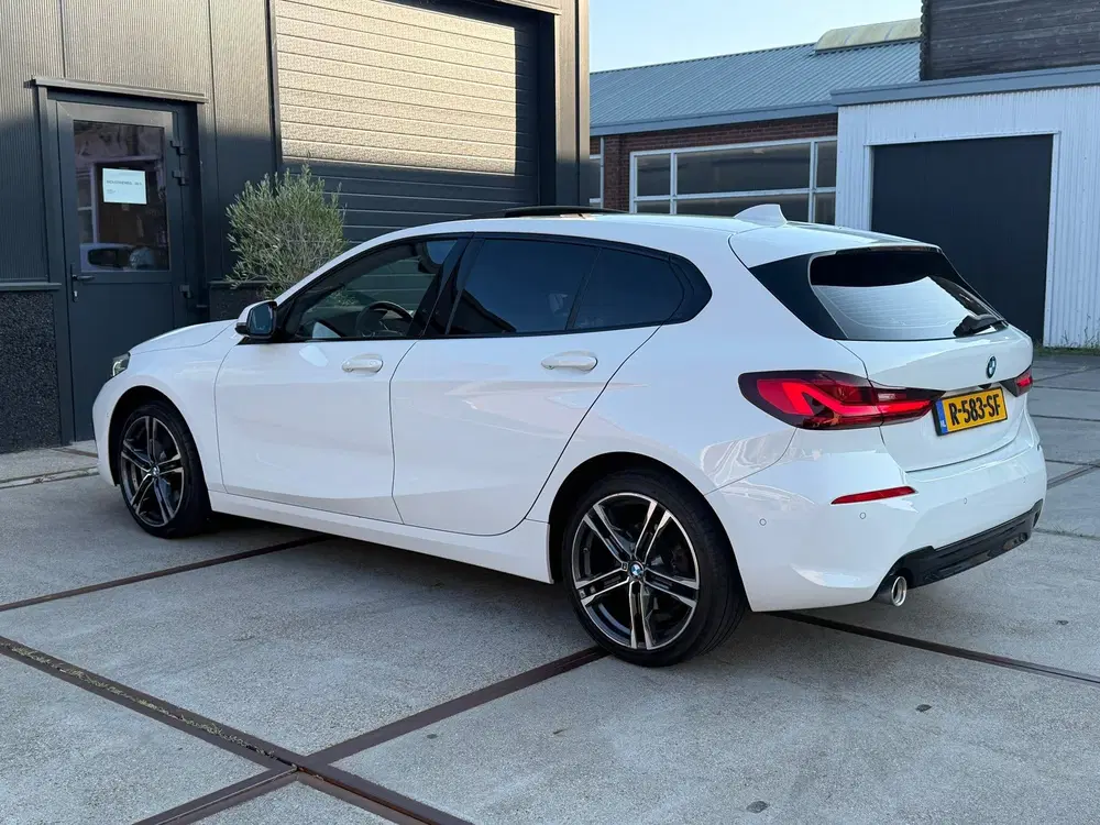 BMW 1-serie 118i Auto Panoramadak SportLine Virtual NA uit 2022, foto 4