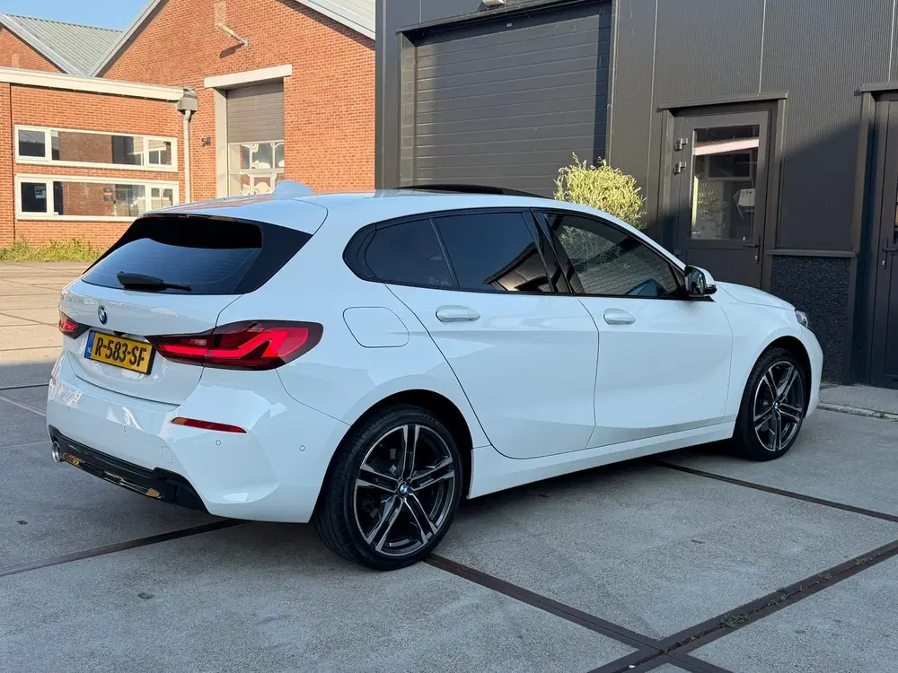 BMW 1-serie 118i Auto Panoramadak SportLine Virtual NA uit 2022, foto 5