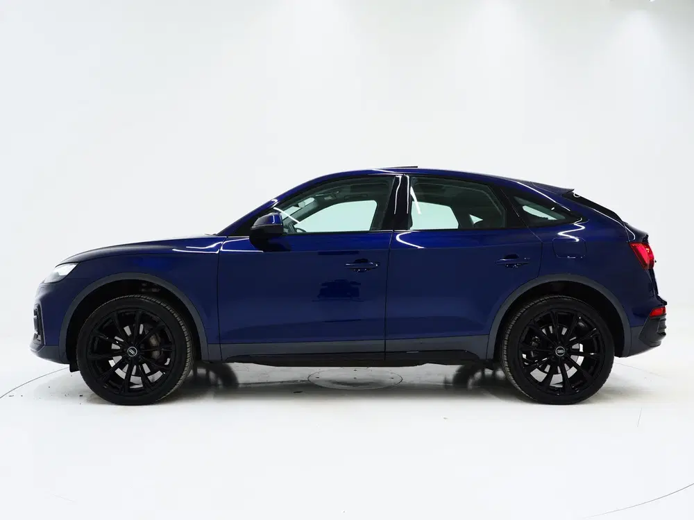 Audi Q5 50 TFSI e Full Black uit 2021, foto 2