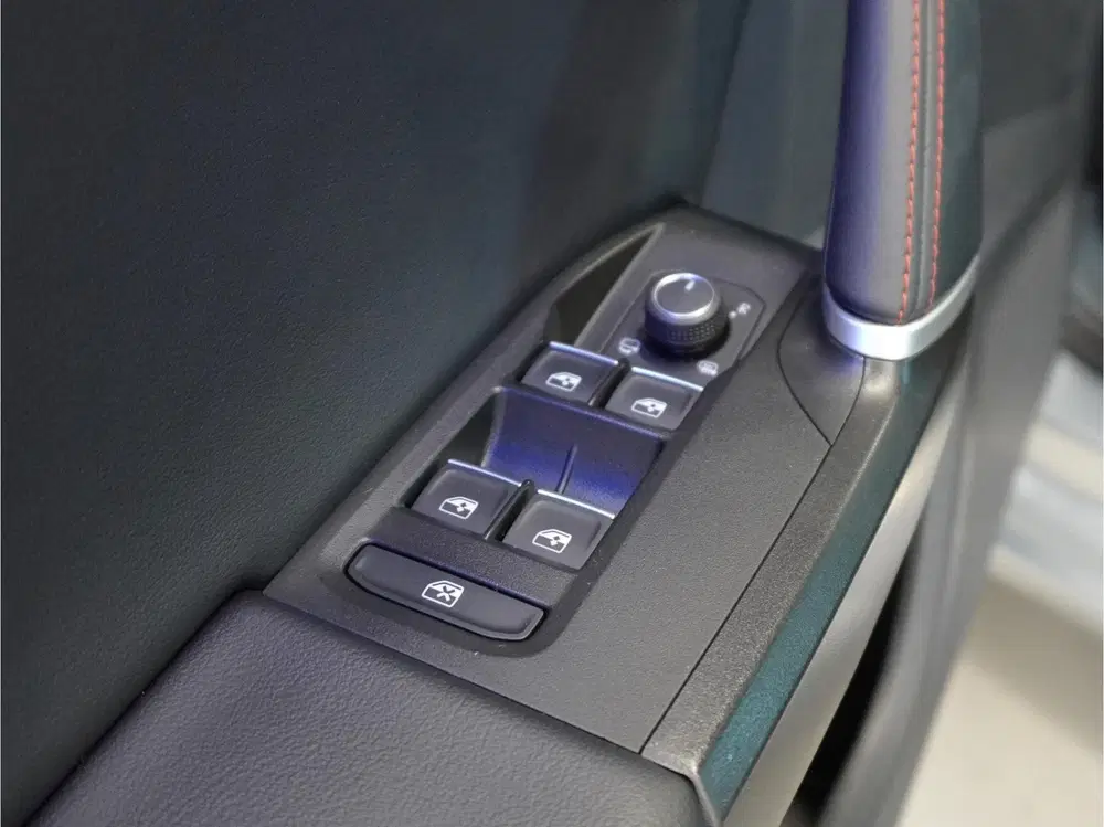 SEAT Leon 1.5 eTSI FR Business Intense uit 2023, foto 15