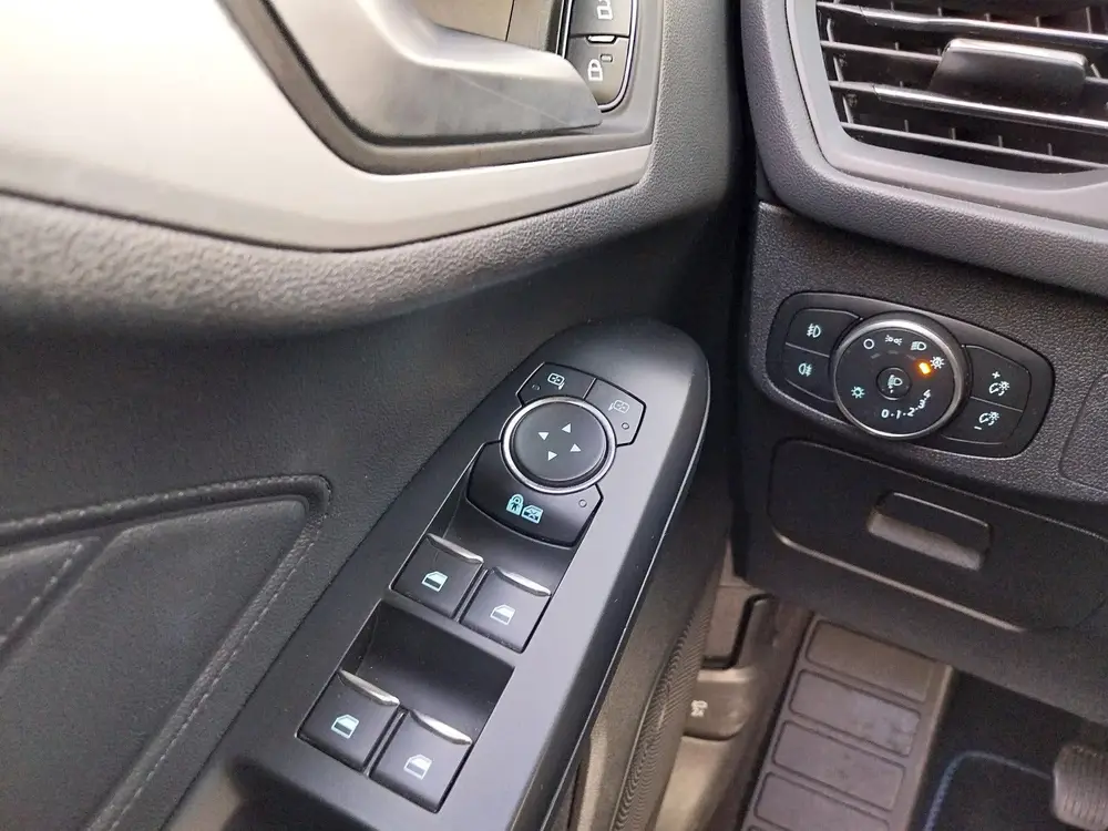 Ford Focus Wagon 1.5 EcoBlue NAVI CRUISE 18 INCH TREKHAAK uit 2019, foto 10