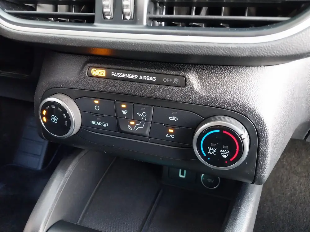 Ford Focus Wagon 1.5 EcoBlue NAVI CRUISE 18 INCH TREKHAAK uit 2019, foto 9