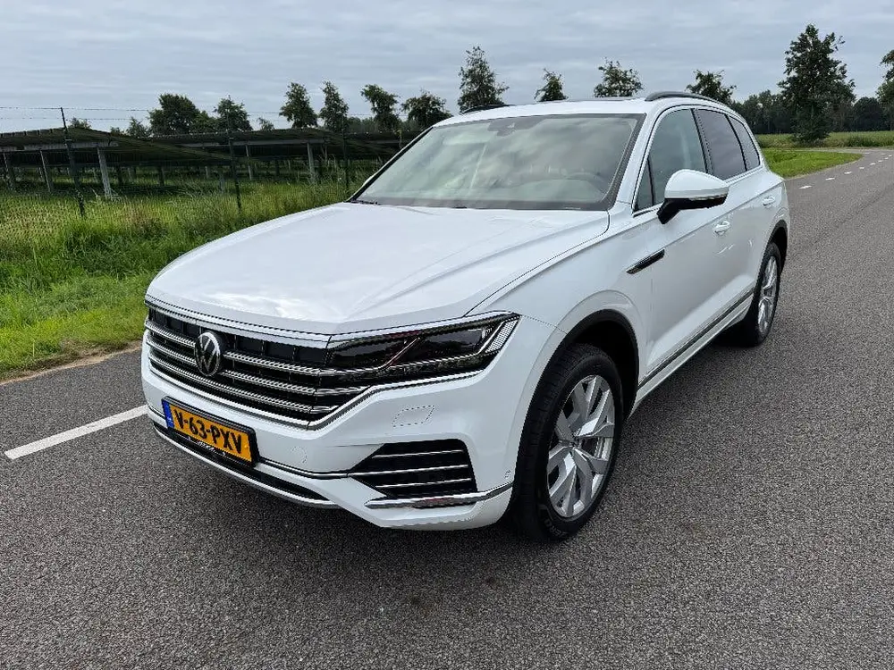 Volkswagen Touareg 3.0 Atmosphere Aut/Grijs Kenteken uit 2021