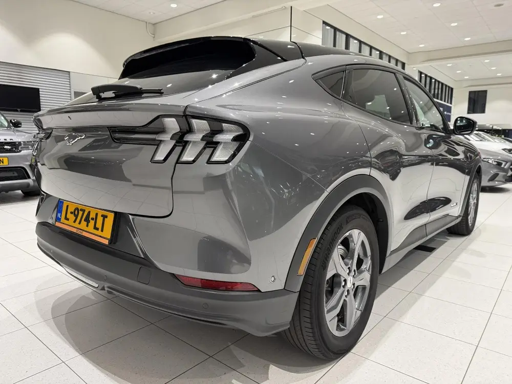 Ford Mustang Mach-E Extended RWD 98 kWh uit 2021, foto 2