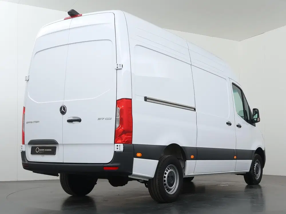 Mercedes-Benz Sprinter 317 CDI uit 2024, foto 2