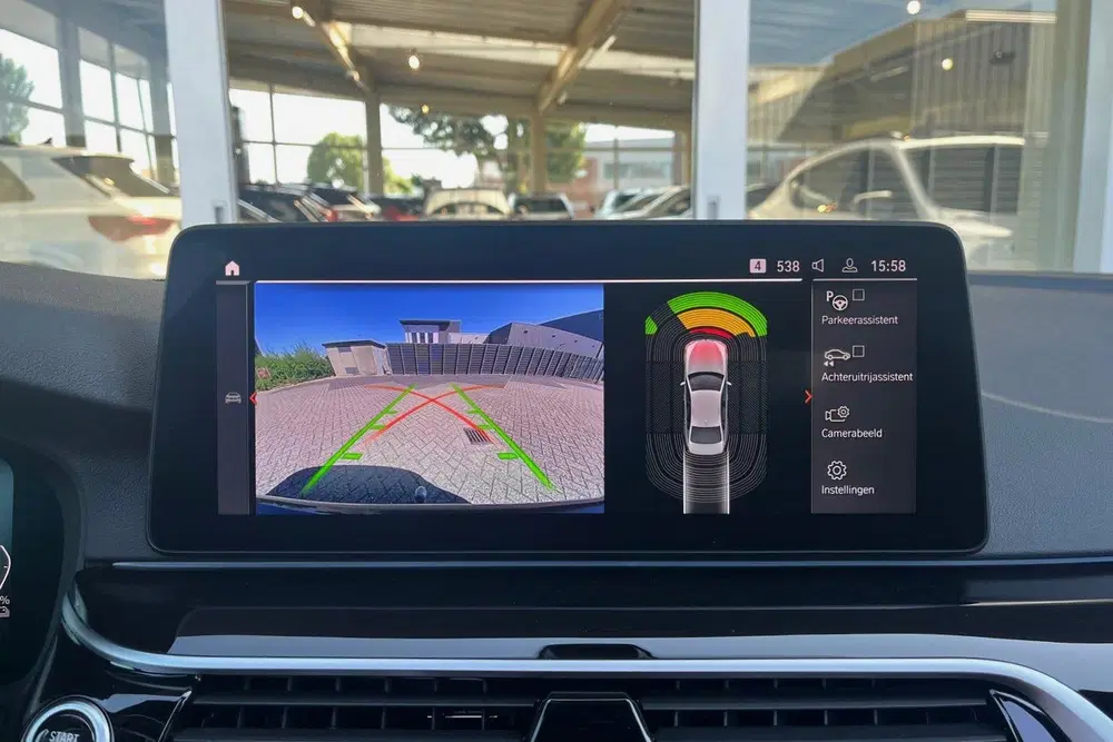 BMW 5-serie 530e Business Edition Plus uit 2022, foto 12