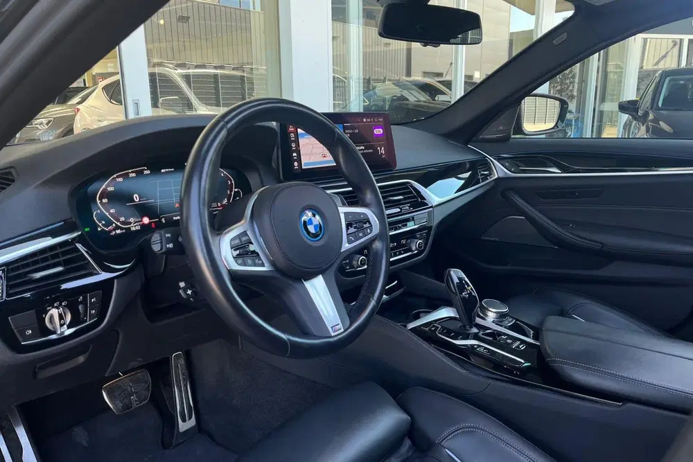 BMW 5-serie 530e Business Edition Plus uit 2022, foto 2