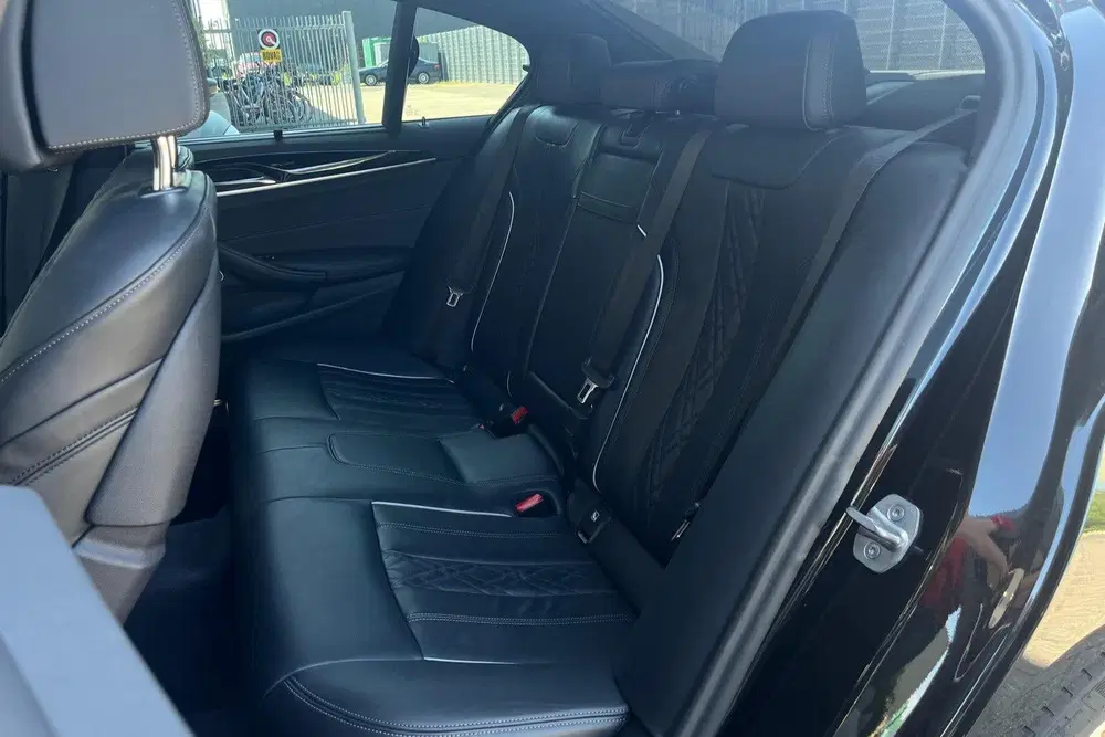 BMW 5-serie 530e Business Edition Plus uit 2022, foto 5