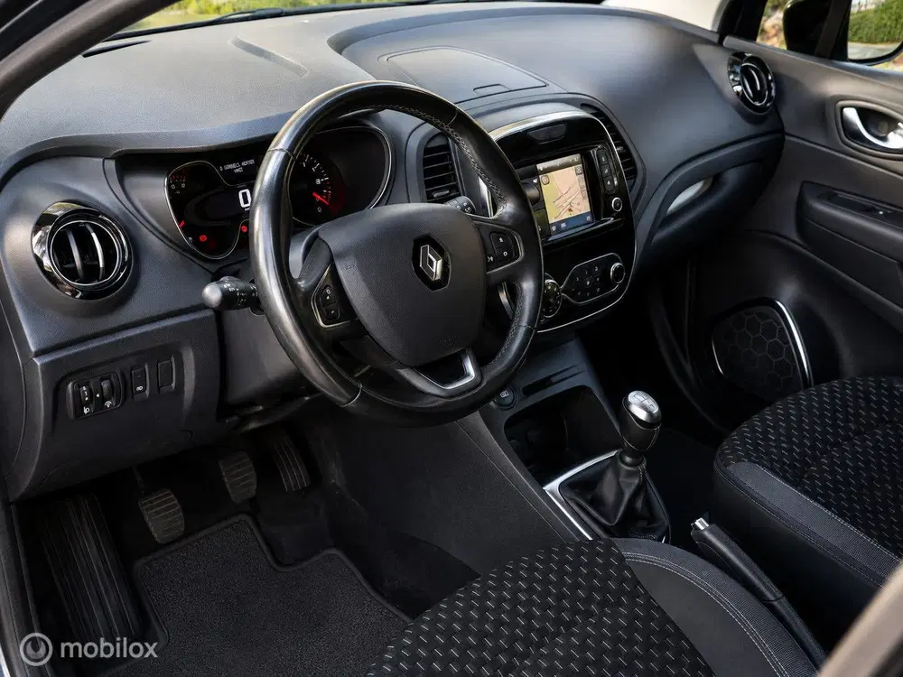 Renault Captur 0.9 TCe Intens uit 2019, foto 2