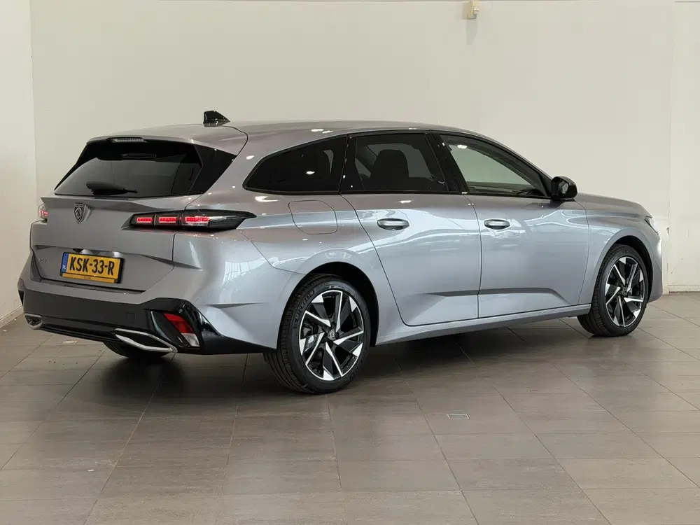 Peugeot 308 1.2 Hybrid 136 e-DCS6 Active Pack Business uit 2025, foto 2