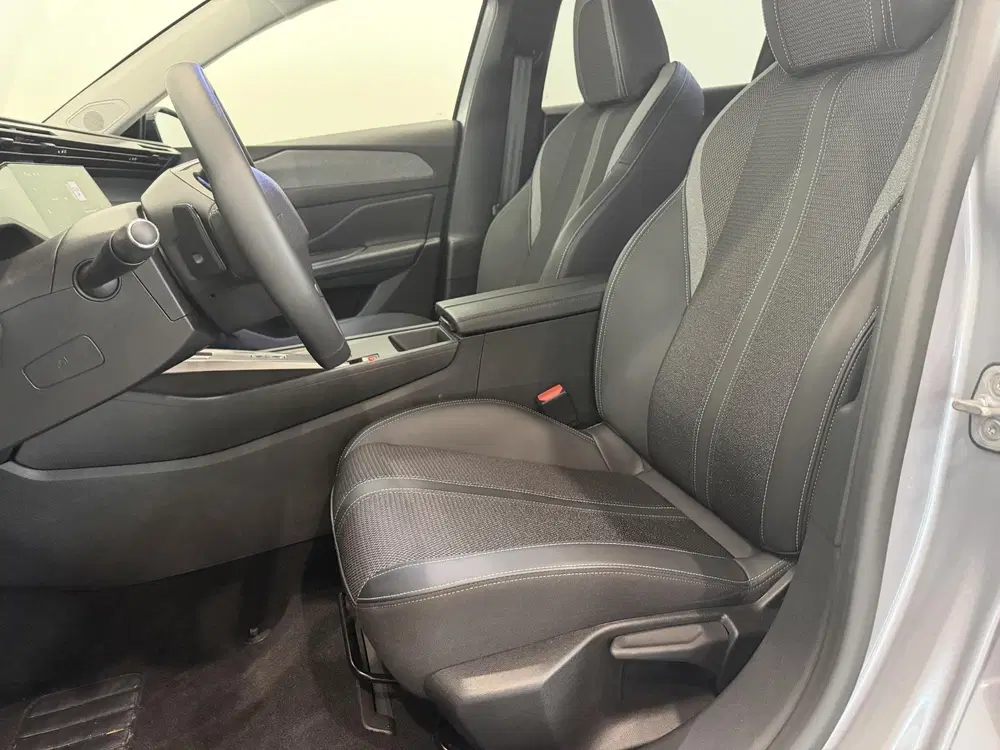 Peugeot 308 1.2 Hybrid 136 e-DCS6 Active Pack Business uit 2025, foto 7