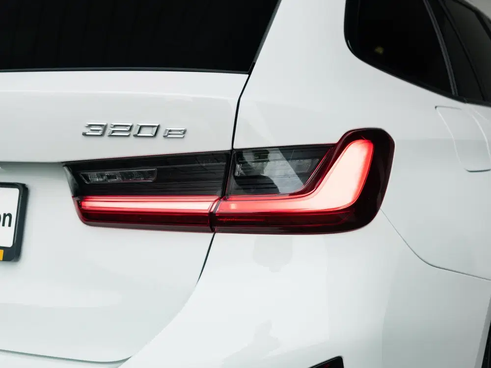 BMW 3-serie Touring 320e SoH 98% uit 2024, foto 17