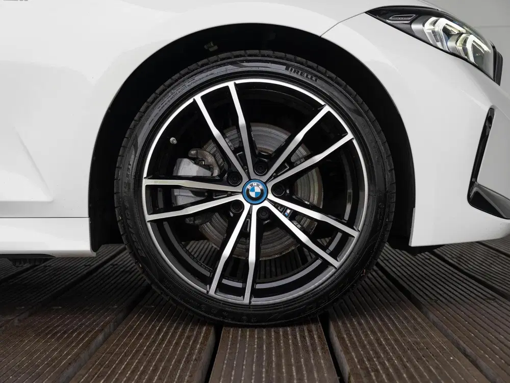 BMW 3-serie Touring 320e SoH 98% uit 2024, foto 6