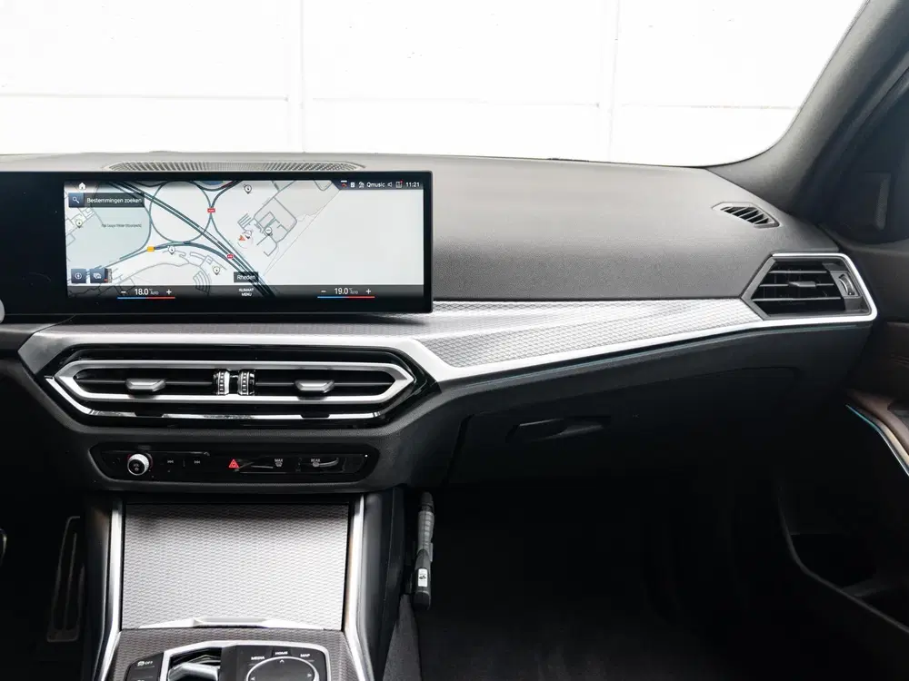 BMW 3-serie Touring 320e SoH 98% uit 2024, foto 9