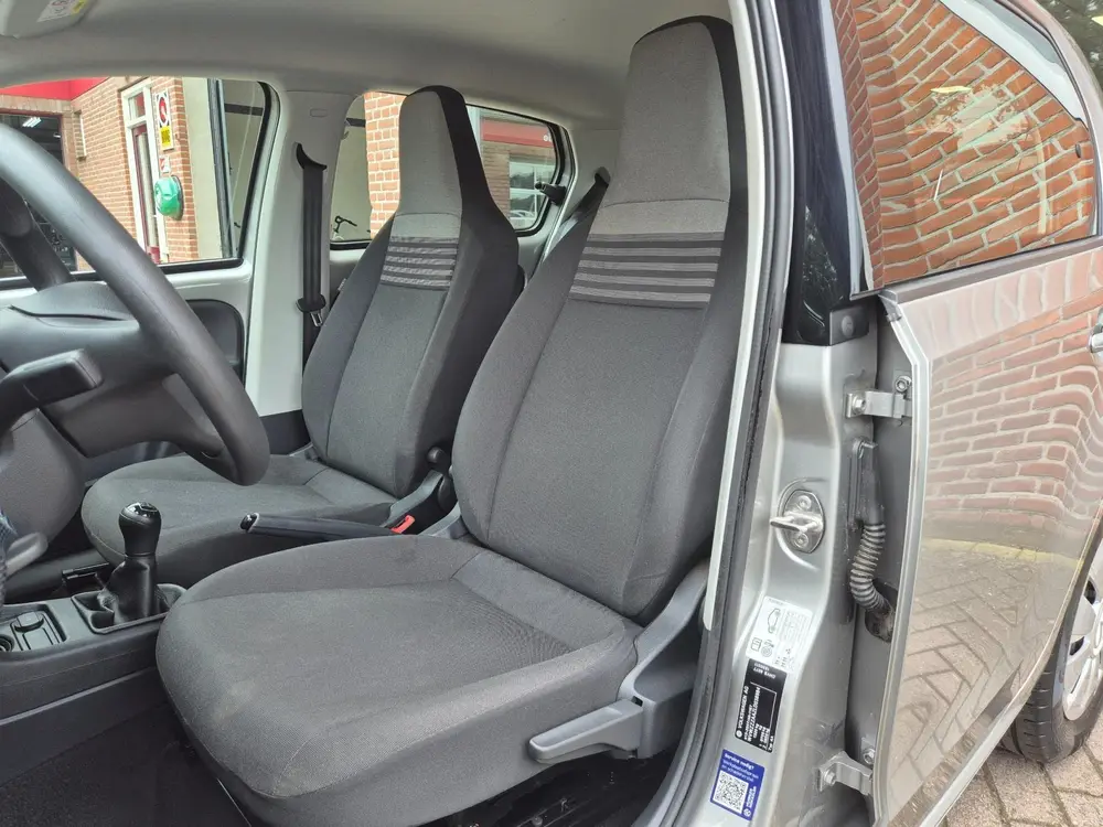 Volkswagen Up! 1.0 BMT move up! 60PK 5drs airco, navi, carki uit 2020, foto 16
