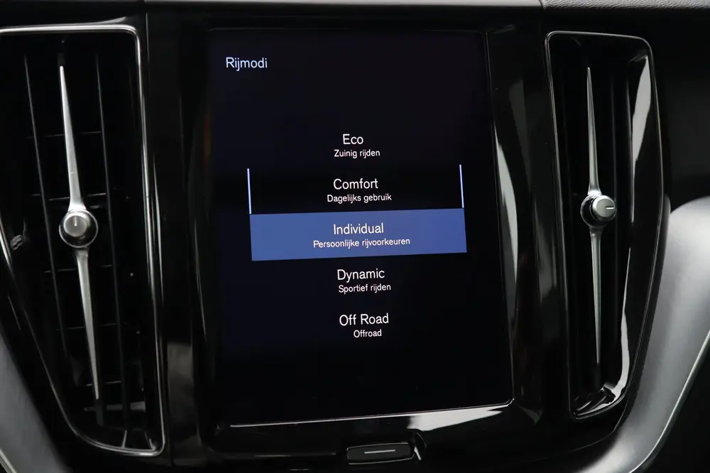 Volvo XC60 2.0 B5 / PANO / ACC / CAMERA / KEYLESS / STUUR+ST uit 2021, foto 16