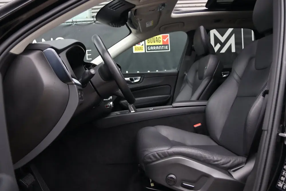 Volvo XC60 2.0 B5 / PANO / ACC / CAMERA / KEYLESS / STUUR+ST uit 2021, foto 17