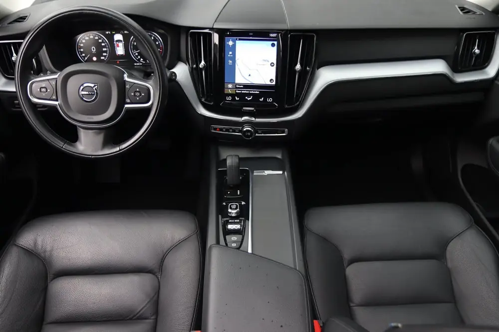 Volvo XC60 2.0 B5 / PANO / ACC / CAMERA / KEYLESS / STUUR+ST uit 2021, foto 6