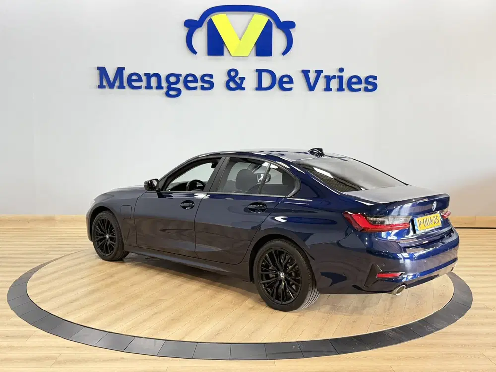 BMW 3-serie 320e Business Edition Plus Airco ECC uit 2022, foto 5