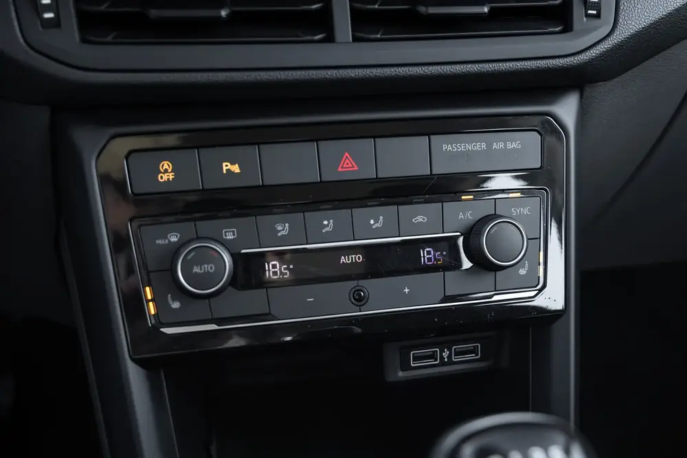 Volkswagen T-Cross 1.0 TSI Life Trekhaak | Stoelverwarming | uit 2019, foto 18