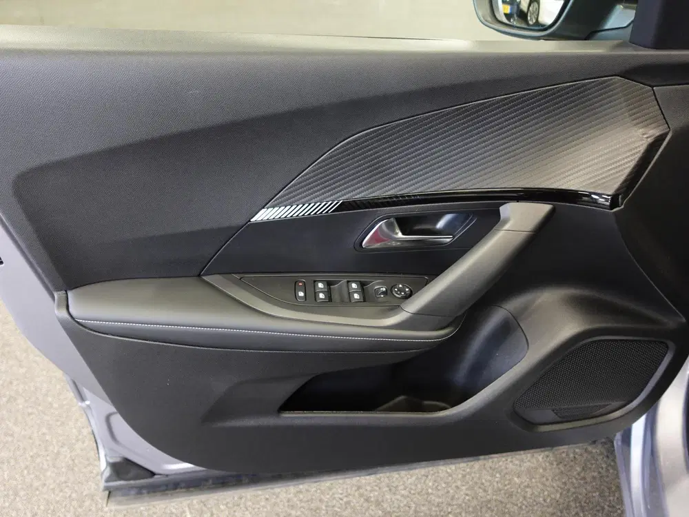 Peugeot 2008 1.2 PureTech 130pk Automaat Allure Navigat uit 2024, foto 11