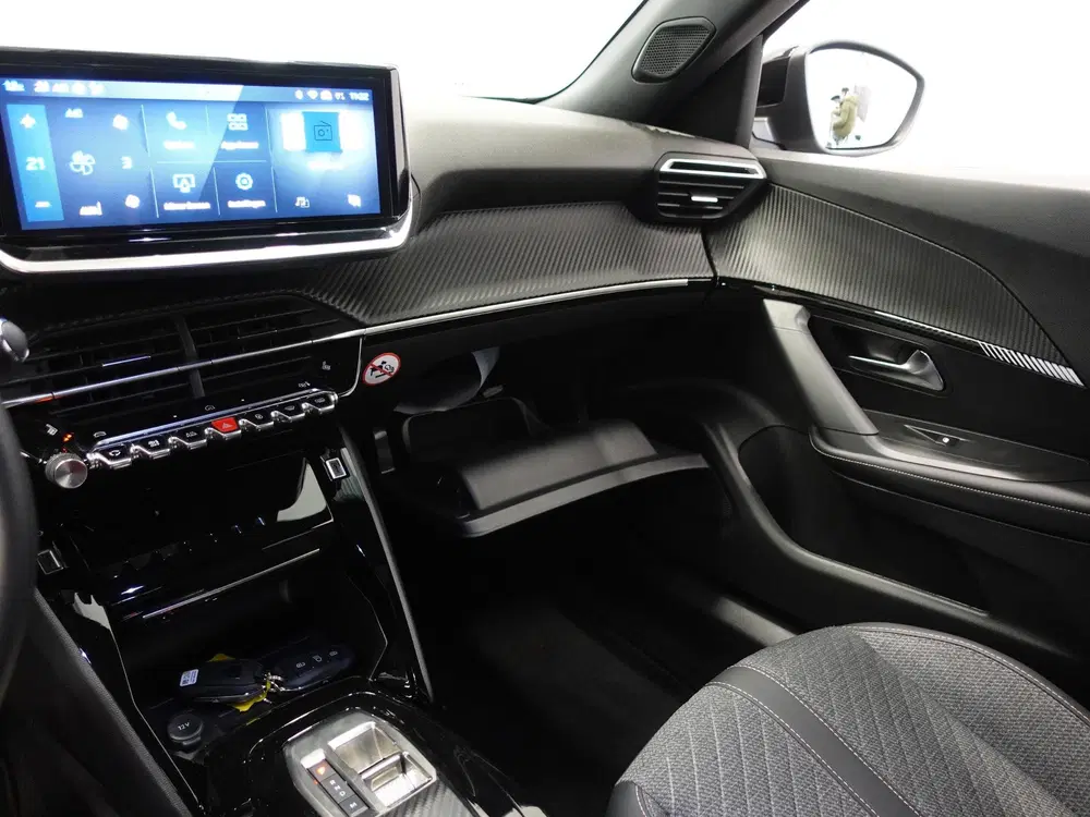 Peugeot 2008 1.2 PureTech 130pk Automaat Allure Navigat uit 2024, foto 12