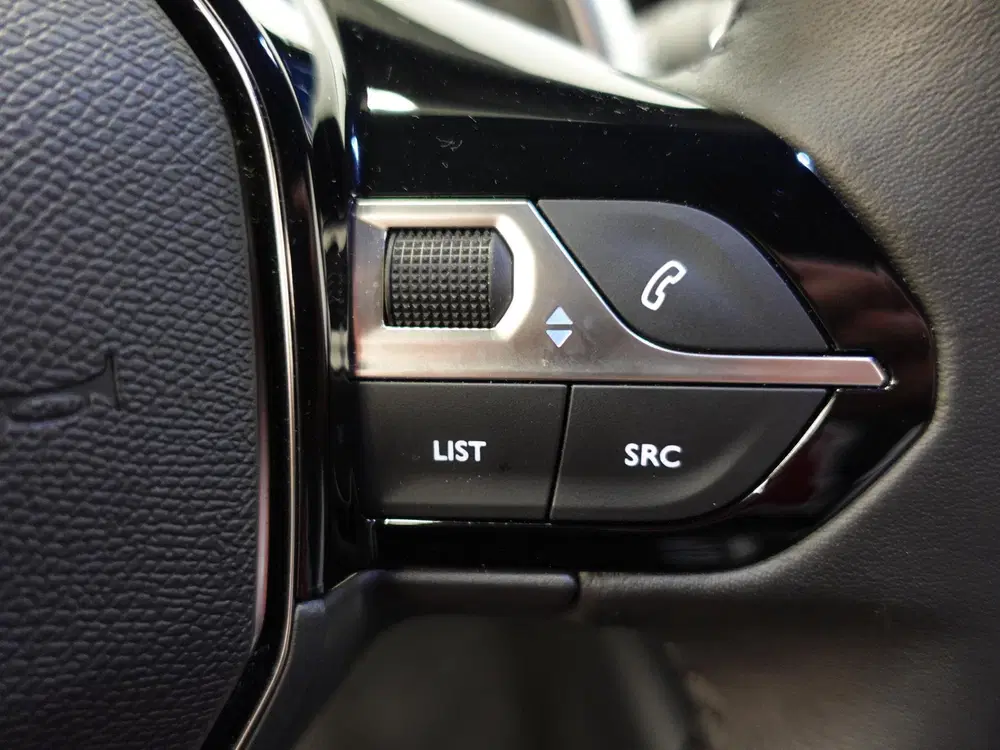 Peugeot 2008 1.2 PureTech 130pk Automaat Allure Navigat uit 2024, foto 16
