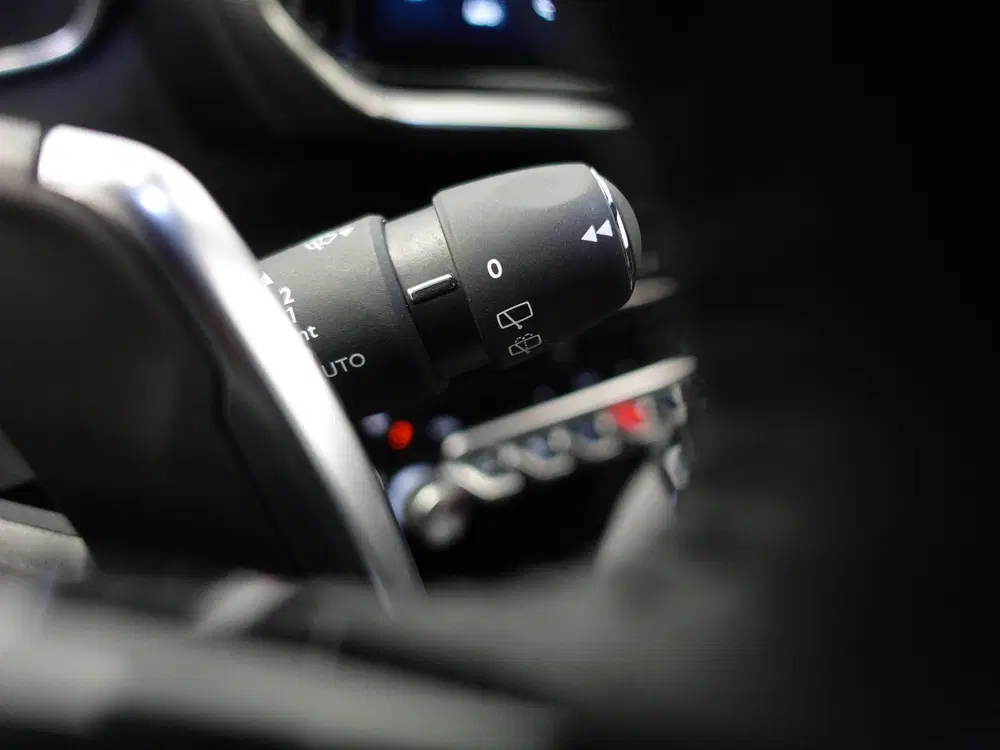 Peugeot 2008 1.2 PureTech 130pk Automaat Allure Navigat uit 2024, foto 18