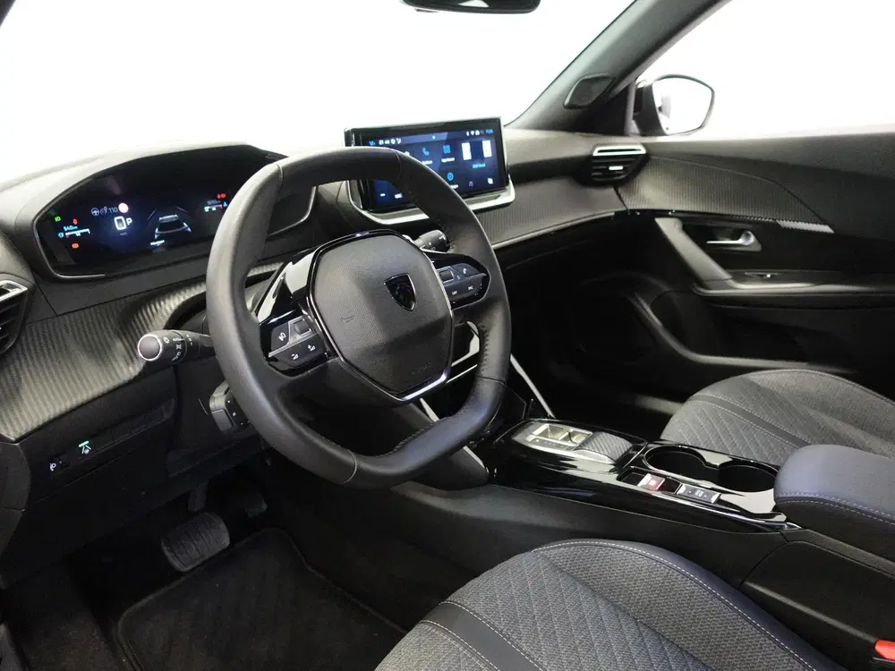 Peugeot 2008 1.2 PureTech 130pk Automaat Allure Navigat uit 2024, foto 2