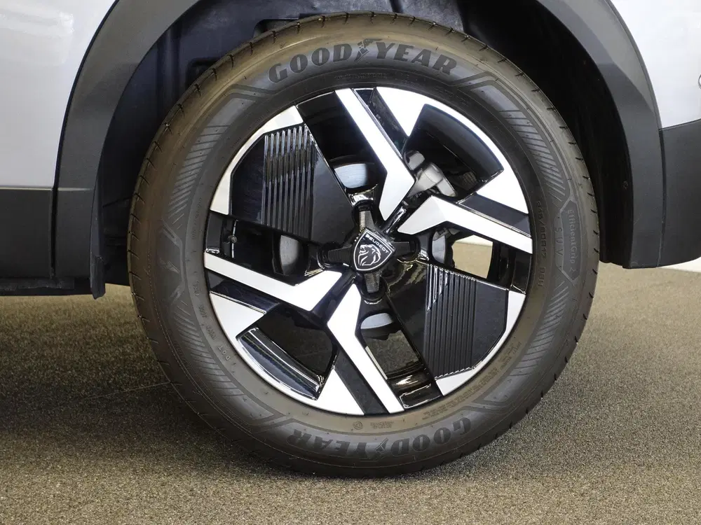 Peugeot 2008 1.2 PureTech 130pk Automaat Allure Navigat uit 2024, foto 6