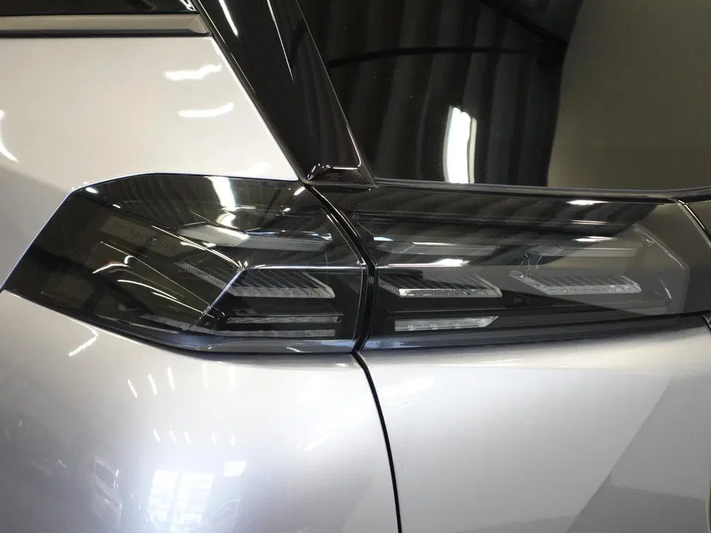 Peugeot 2008 1.2 PureTech 130pk Automaat Allure Navigat uit 2024, foto 7
