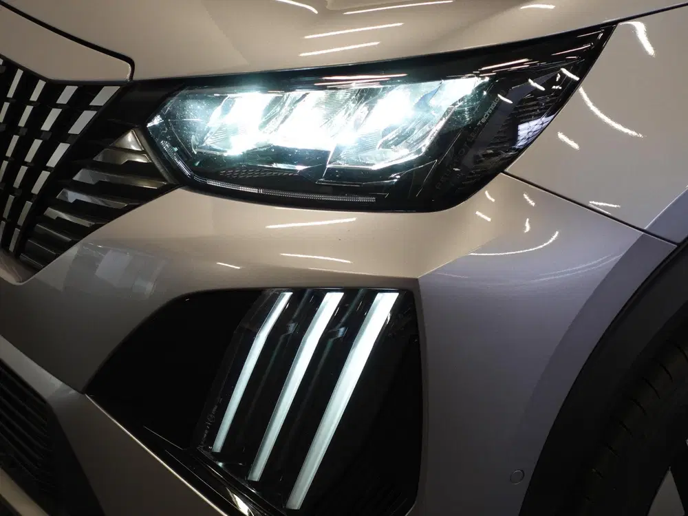 Peugeot 2008 1.2 PureTech 130pk Automaat Allure Navigat uit 2024, foto 9