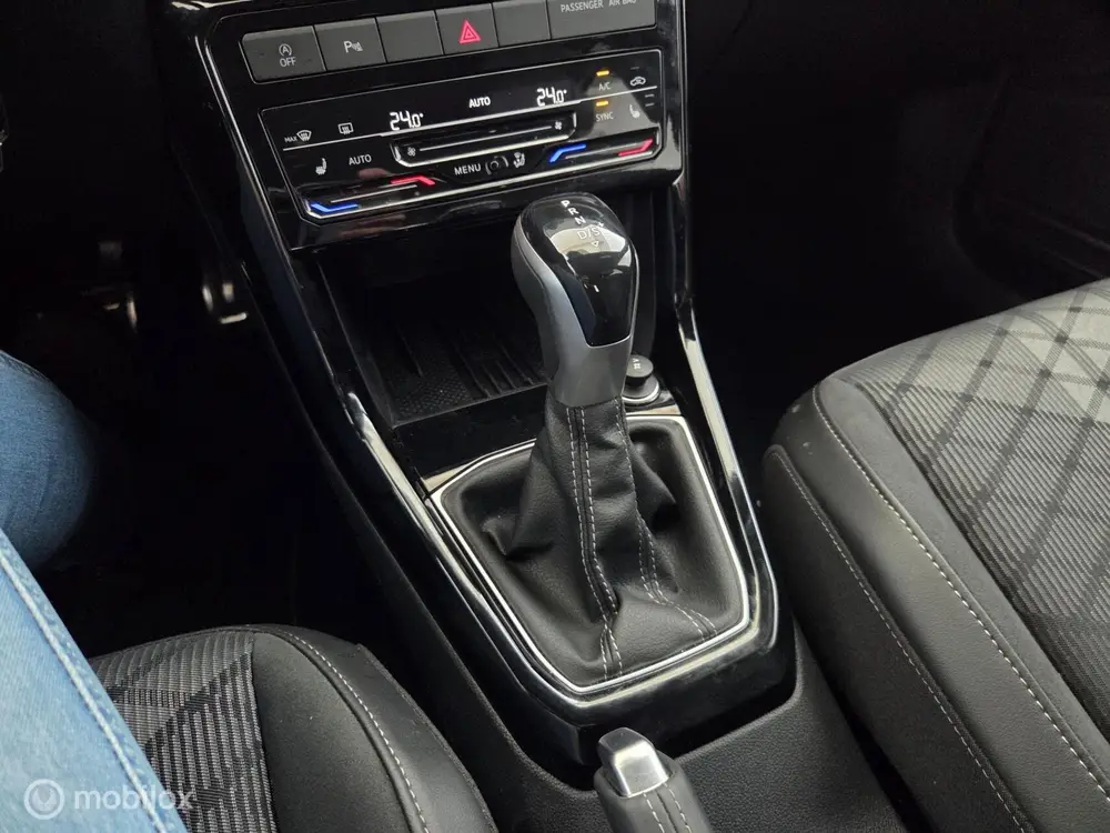 Volkswagen T-Cross 1.5 TSI R-Line trekhaak|IQled|Stoelverw.| uit 2025, foto 14