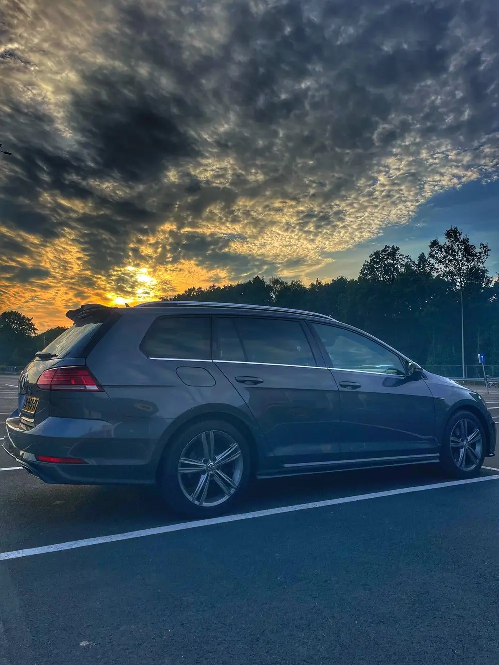 Volkswagen Golf Variant 1.5 TSI 150pk 7-DSG 2019 Grijs uit 2019, foto 2