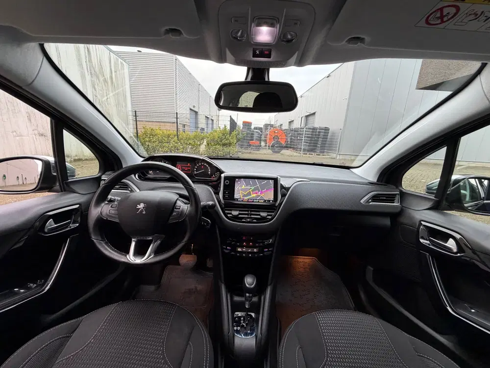Peugeot 208 1.2 PureTech Signature AUTOMAAT CLIMAT BJ uit 2019, foto 11