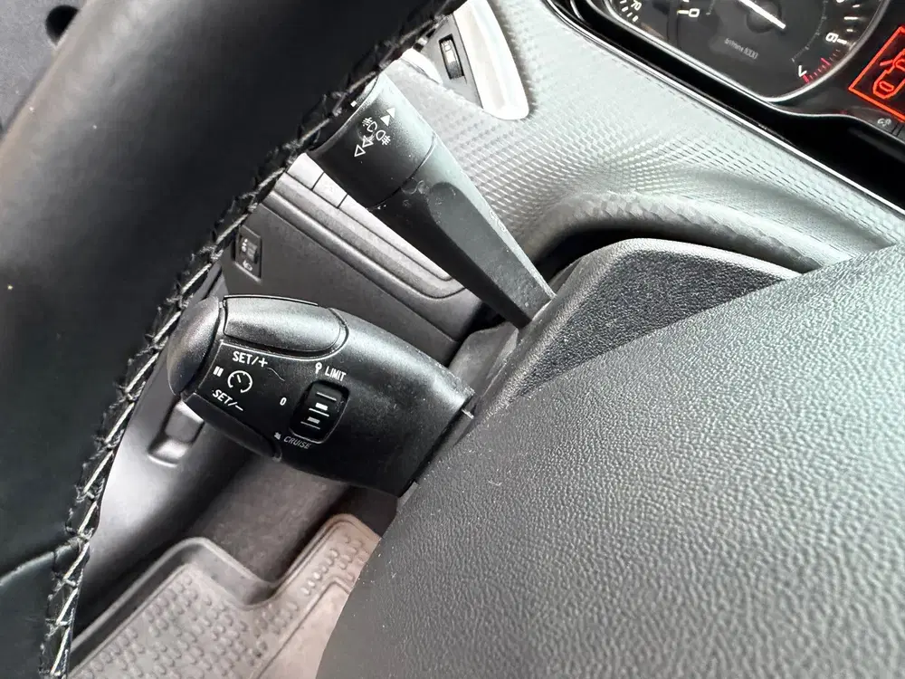 Peugeot 208 1.2 PureTech Signature AUTOMAAT CLIMAT BJ uit 2019, foto 14