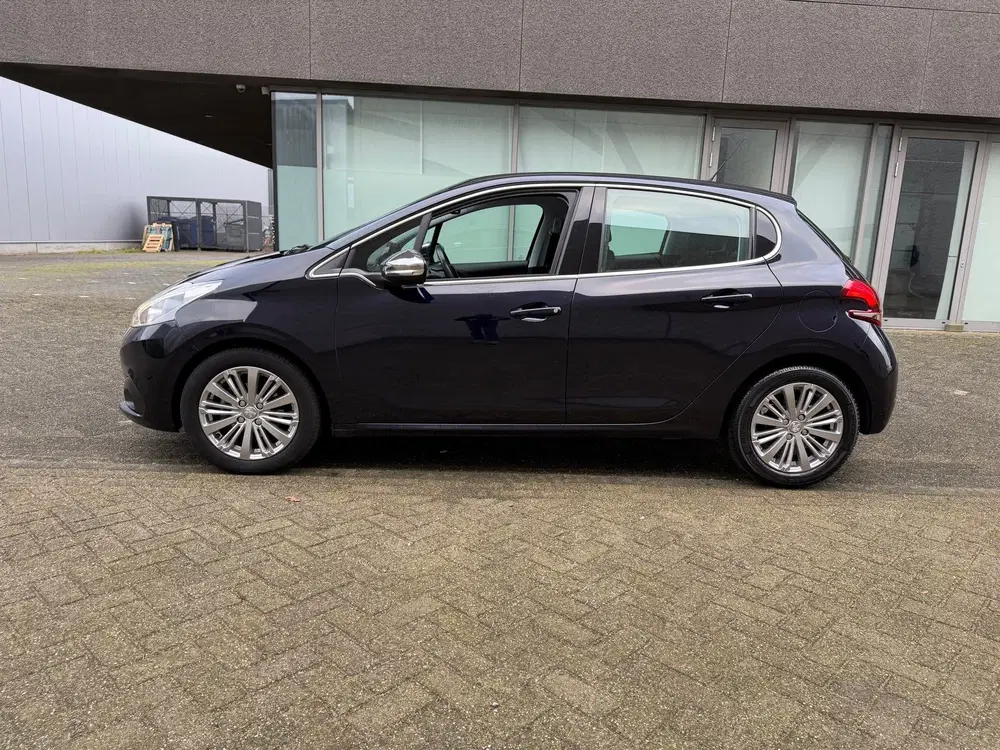 Peugeot 208 1.2 PureTech Signature AUTOMAAT CLIMAT BJ uit 2019, foto 2