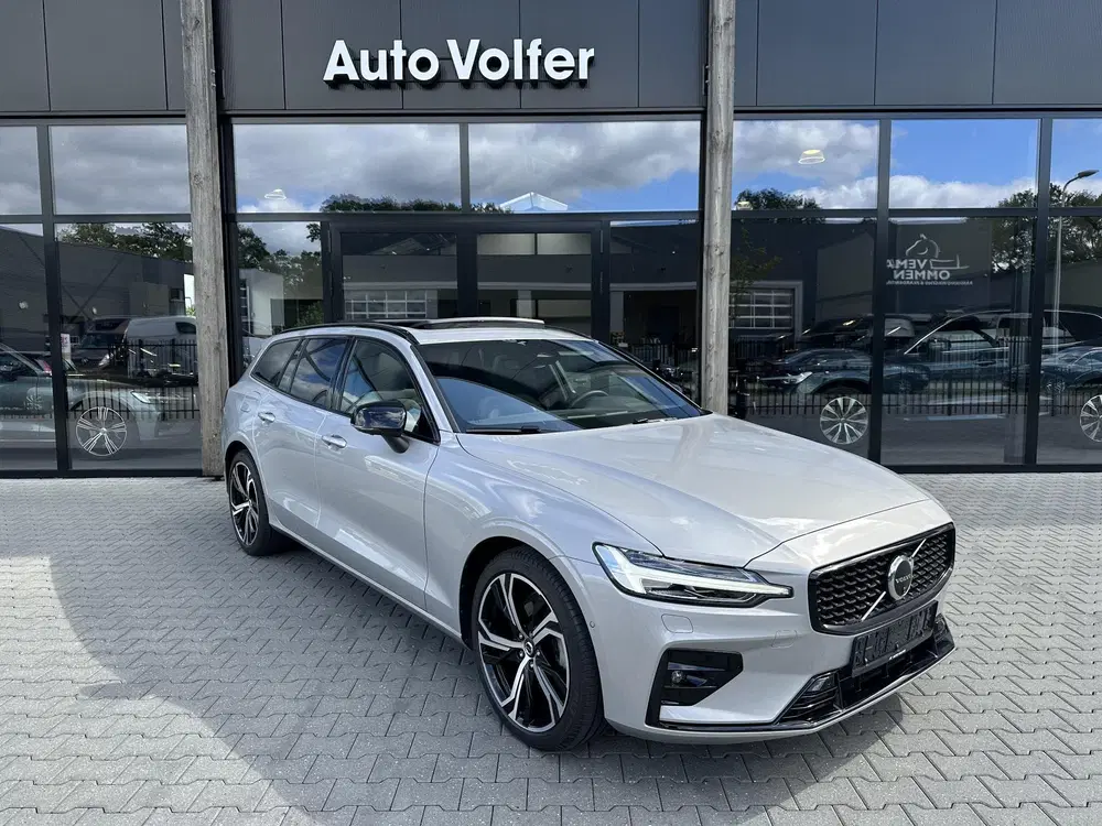 Volvo V60 2.0 B4 Plus Dark Silver Dawn uit 2025