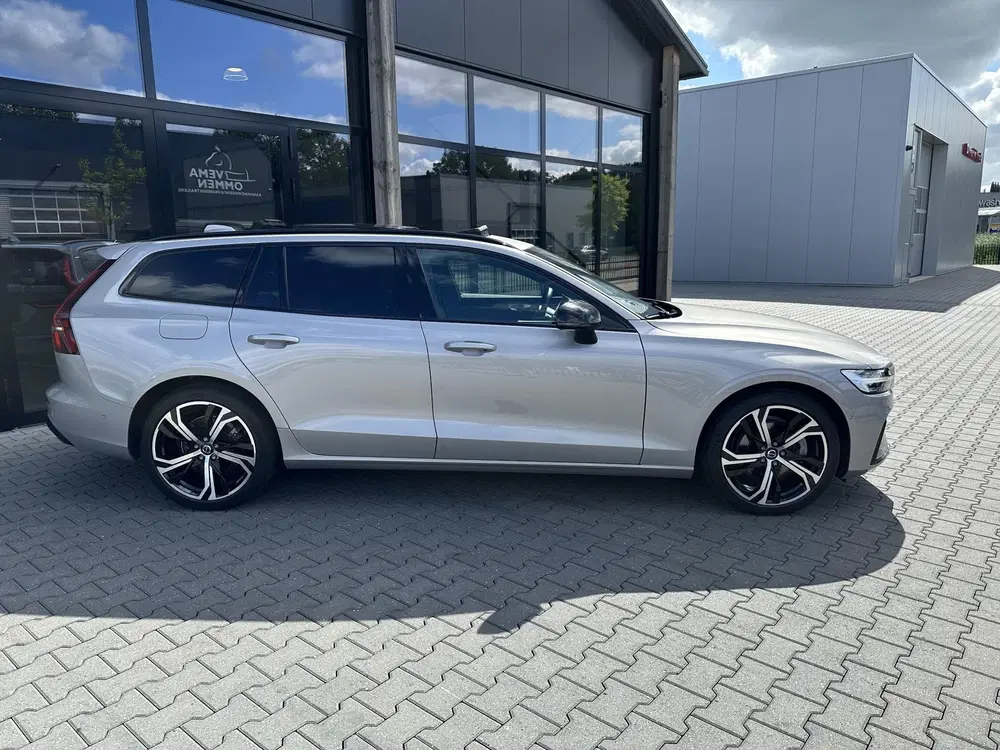 Volvo V60 2.0 B4 Plus Dark Silver Dawn uit 2025, foto 2
