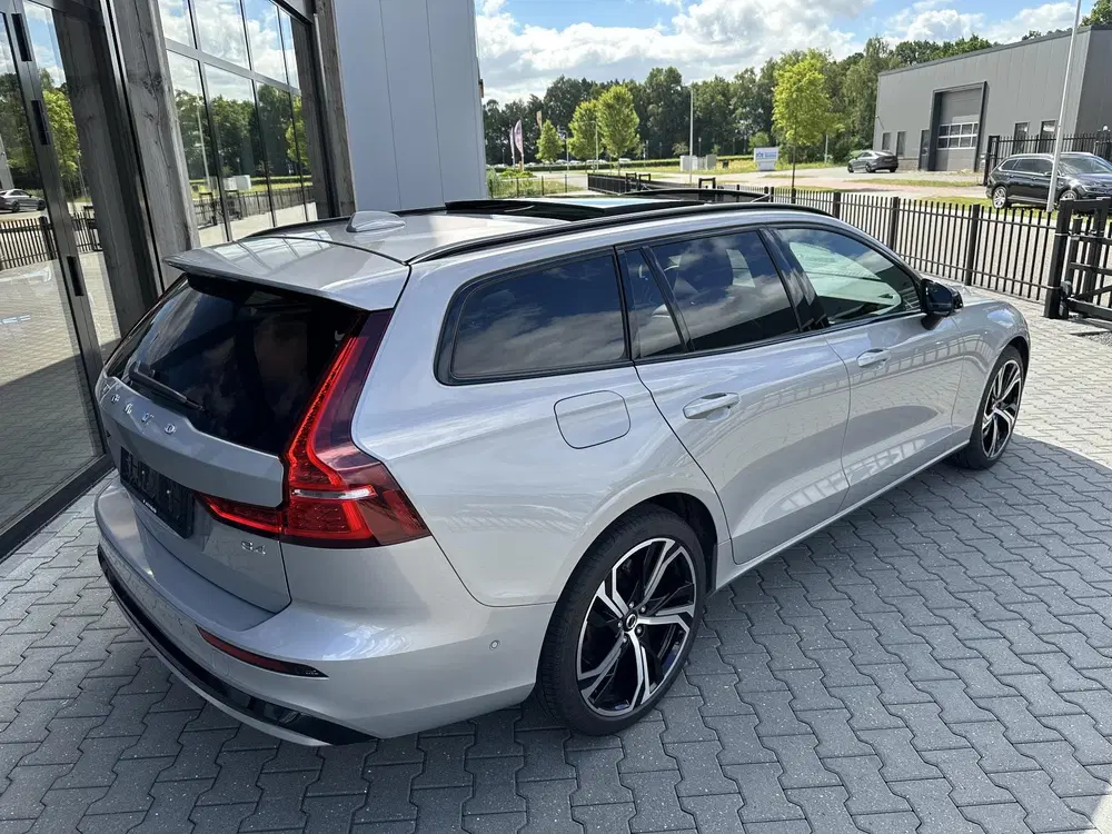 Volvo V60 2.0 B4 Plus Dark Silver Dawn uit 2025, foto 3