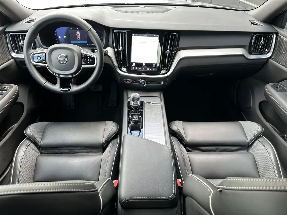 Volvo V60 2.0 B4 Plus Dark Silver Dawn uit 2025, foto 5