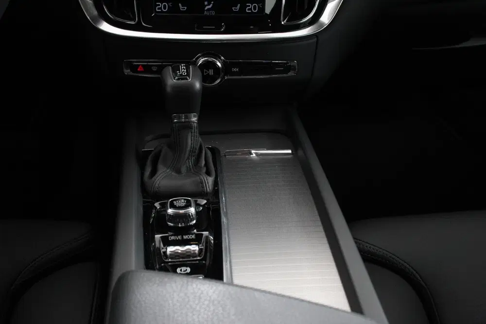 Volvo V60 2.0 T5 250pk Automaat Inscription Navigati uit 2019, foto 20