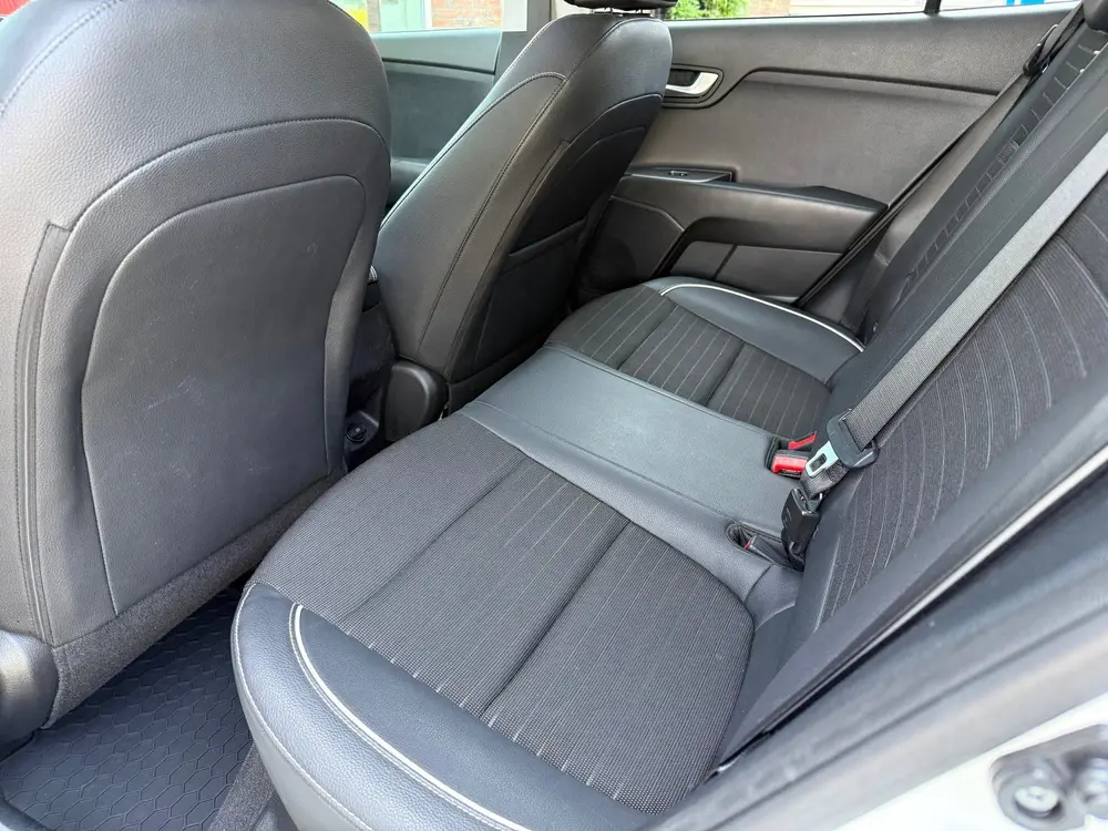 Kia Rio 1.0 T-GDi GT-Line uit 2021, foto 12