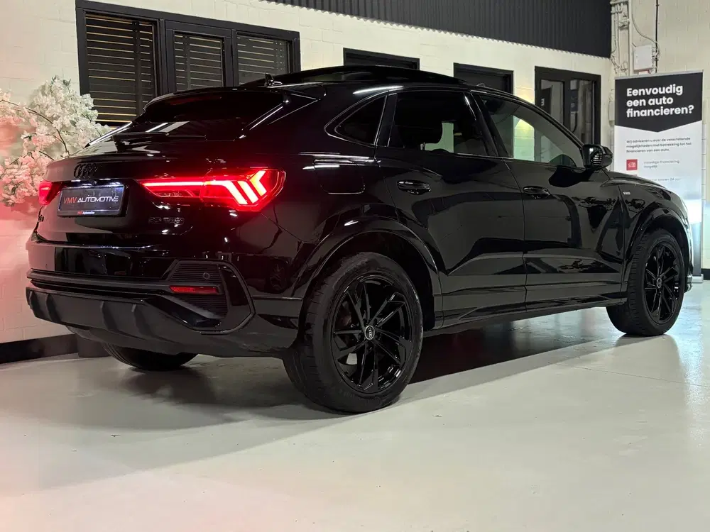 Audi Q3 35 TFSI 3x S-line uit 2022, foto 2