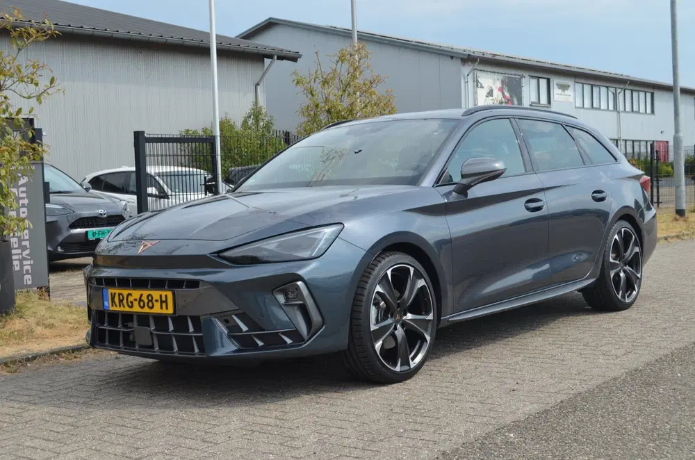 Cupra Leon 1.5 TSI e-Hybrid Business uit 2025